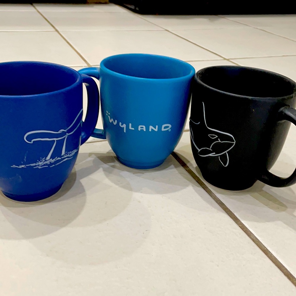 COLLECTOR Whale mugs by artist WYLAND